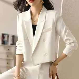 Blazers negros recortados para mujer. Saco de oficina cruzado de manga larga.